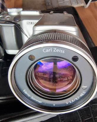 SONY   F717  digital camera E. 60