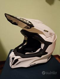 Casco airoh strycker