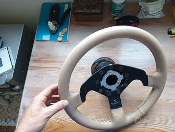 Volante in pelle e mozzo Alfa Romeo anni 50/70