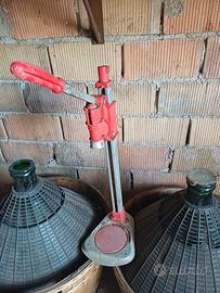 Tappatrice manuale per bottiglie 