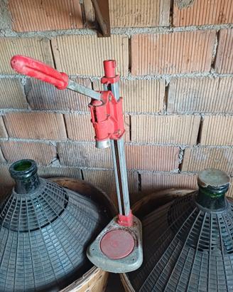 Tappatrice manuale per bottiglie 