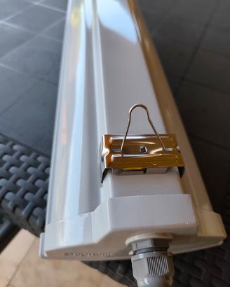 plafoniera beghelli neon led t8