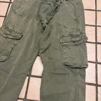 pantaloni con tasche laterali 