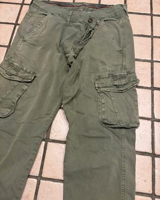 pantaloni con tasche laterali 