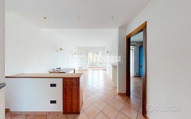 BINAGO - AMPIO TRILOCALE CON DUE BALCONI E BOX