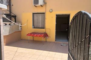 VILLETTA SU DUE LIVELLI arredata