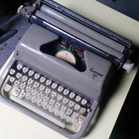 Macchina da Scrivere Olivetti Everest K2 C anni 40