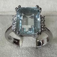 ANELLO ORO 18kt. DIAMANTI ED ACQUAMARINA NATURALE