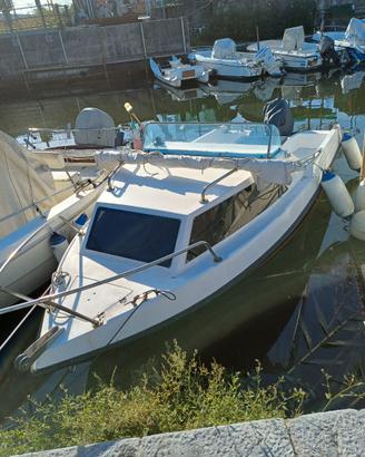 pilotina 40 cv con posto barca a Viareggio