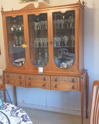 credenza vetrina con ante e cassetti