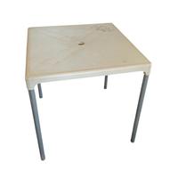 Tavolo da giardino con foro ombrellone