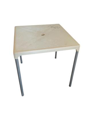 Tavolo da giardino con foro ombrellone