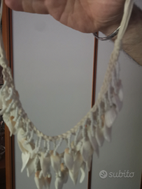 Collana di conchiglie fatta a mano