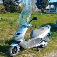 Aprilia scooter Leonardo 125