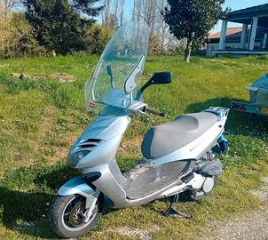 Aprilia scooter Leonardo 125