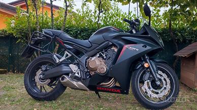 Honda CBR 650 F con borse laterali