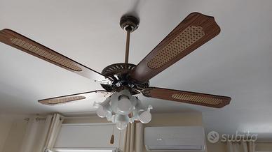 2 ventilatori da soffitto con 5 pale e  4 luci .