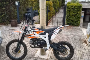 pit bike 125cc 4T- praticamente NUOVA( solo 11 ) 