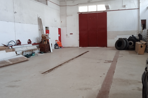 Capannone di mq 450 con ampio parcheggio