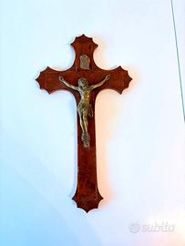 Crocifisso d’epoca in radica con Cristo in ottone