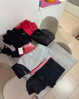 lotto di vestiti tutti di marca
