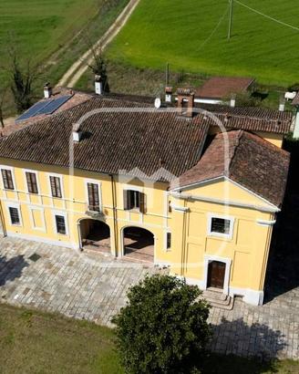 Villetta a schiera di 670 m² con più di 5 locali e