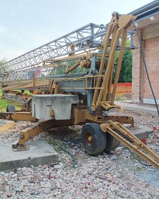 Gru edile modello FM RB 726I