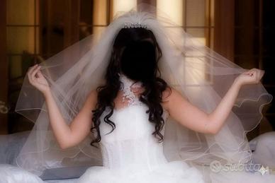 Abito da sposa corpetto ricamato e gonna luminosa