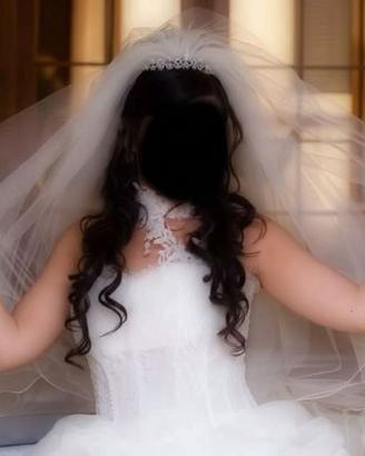 Abito da sposa corpetto ricamato e gonna luminosa