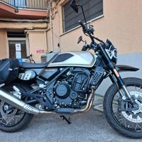 Moto Brixton 500 XC Crossfire