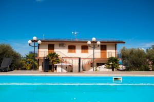 Panoramic house with large swimming pool