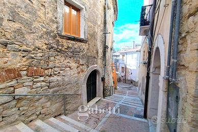 Caratteristica soluzione nel borgo cittadino