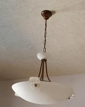 lampadario e lampada da tavolo 