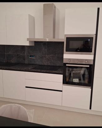 Cucina con piano induzione utilizzata 3 mesi