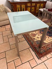 Tavolo in vetro temperato