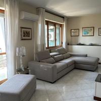 Divano angolare grigio Poltronesofa con pouf