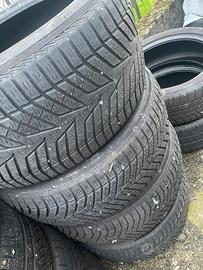 4 Gomme Invernali 275/40/19 Yokohama