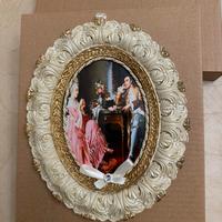 Quadro con cornice ovale avorio e oro