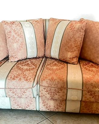 Divano classico elegante stile vintage