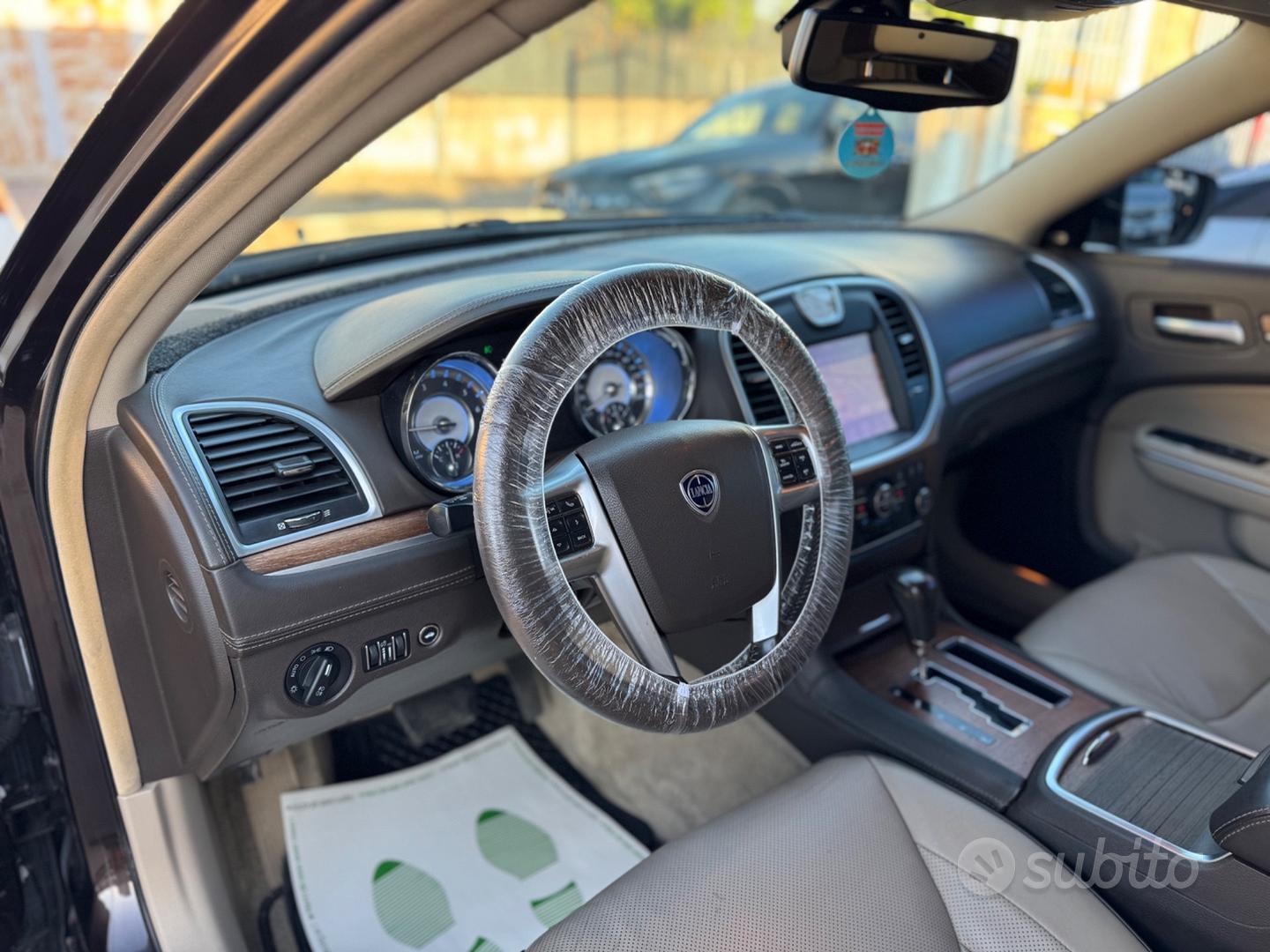 Lancia Thema Executive 3.0 V6 Multijet 239ch - Camera - Sièges élécriques à mémoire - Navi - Led