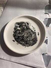 Piattino in fine porcellana "bone china".