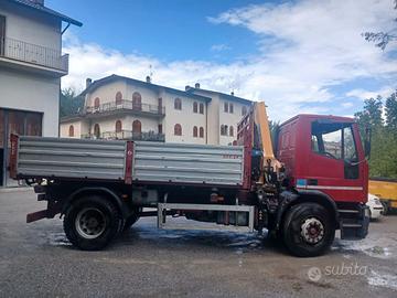 AUTOCARRO IVECO CON GRU EFFER