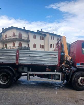 AUTOCARRO IVECO CON GRU EFFER