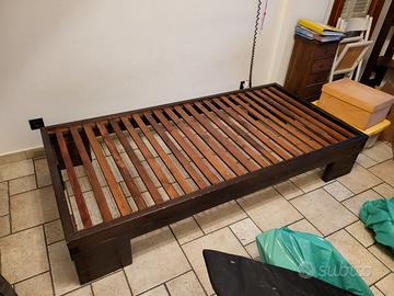 Letto in legno massello, artigianale