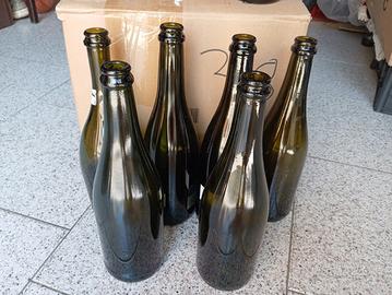 Bottiglie vuote in vetro