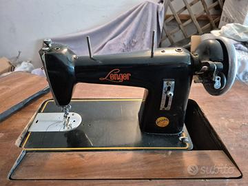 Macchina per cucire antica