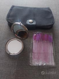 Specchio portatile, pettinini e astuccio porta doc