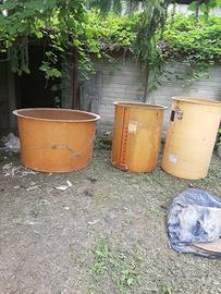 Cisterne taniche tinozzi in vetroresina vendemmia