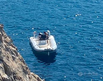 Gommone e carrello monoasse