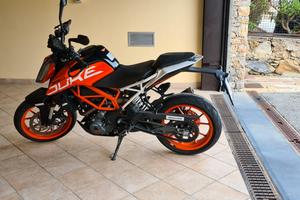 KTM Duke 390 come nuova